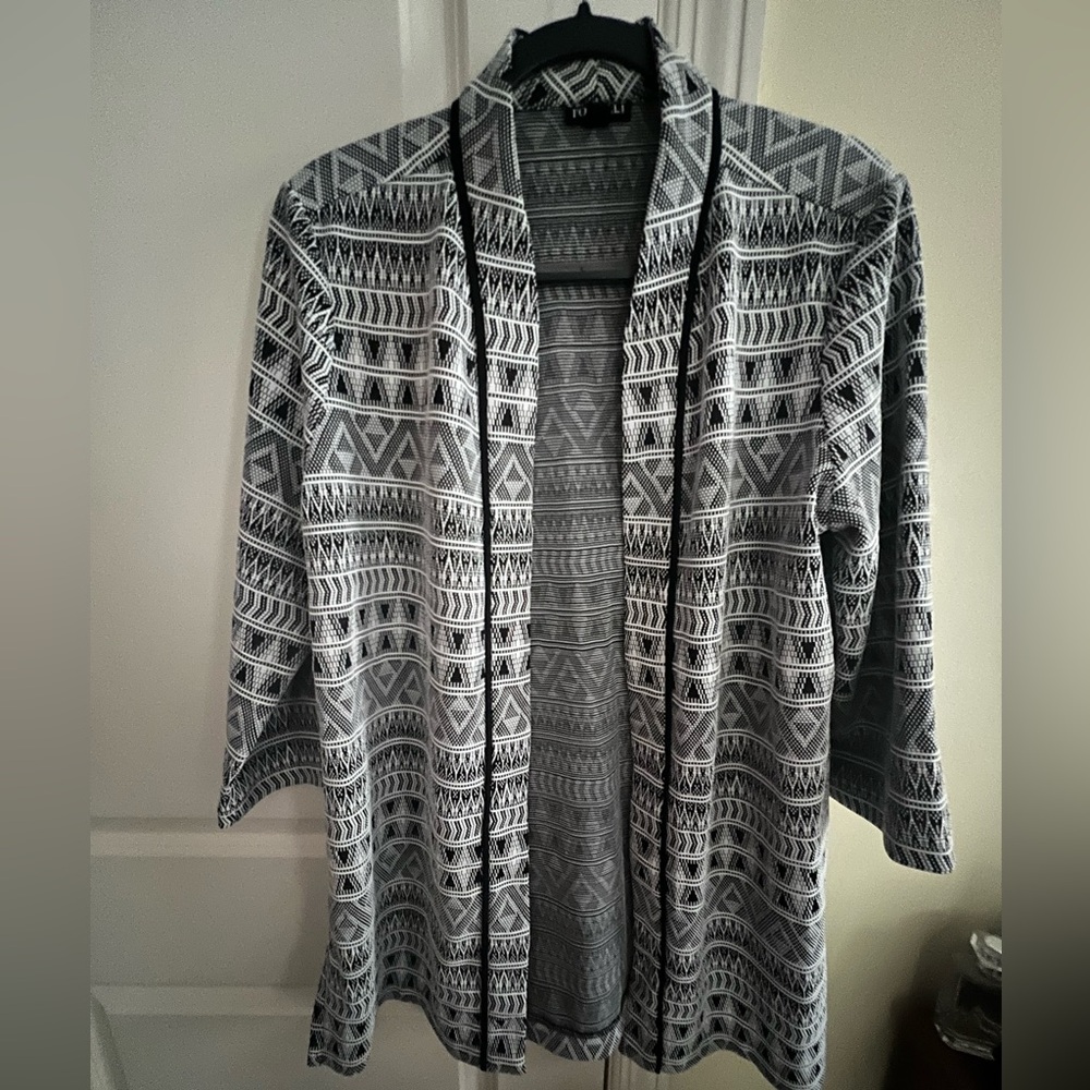 Roz & Ali Monochrome Geometric Knit Top